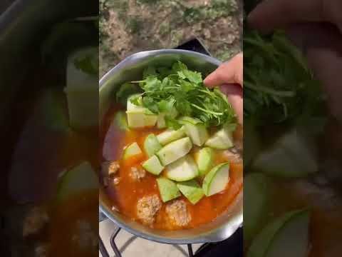Sopa de verduras y albóndigas: ¡delicioso plato lleno de nutrición!