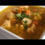Deliciosa receta: Sopa de pollo y fideos de calabacín para una comida saludable
