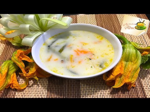 Sopa de frijoles con flor de calabaza: ¡Delicia nutritiva y reconfortante!
