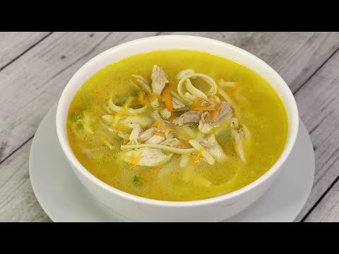 Deliciosa receta: Sopa de pollo y fideos de calabacín para una comida saludable